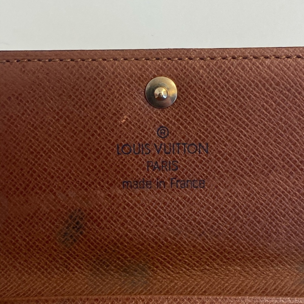SOLD  Louis Vuitton Monogram 6 Key Holder - Picture 4 of 8